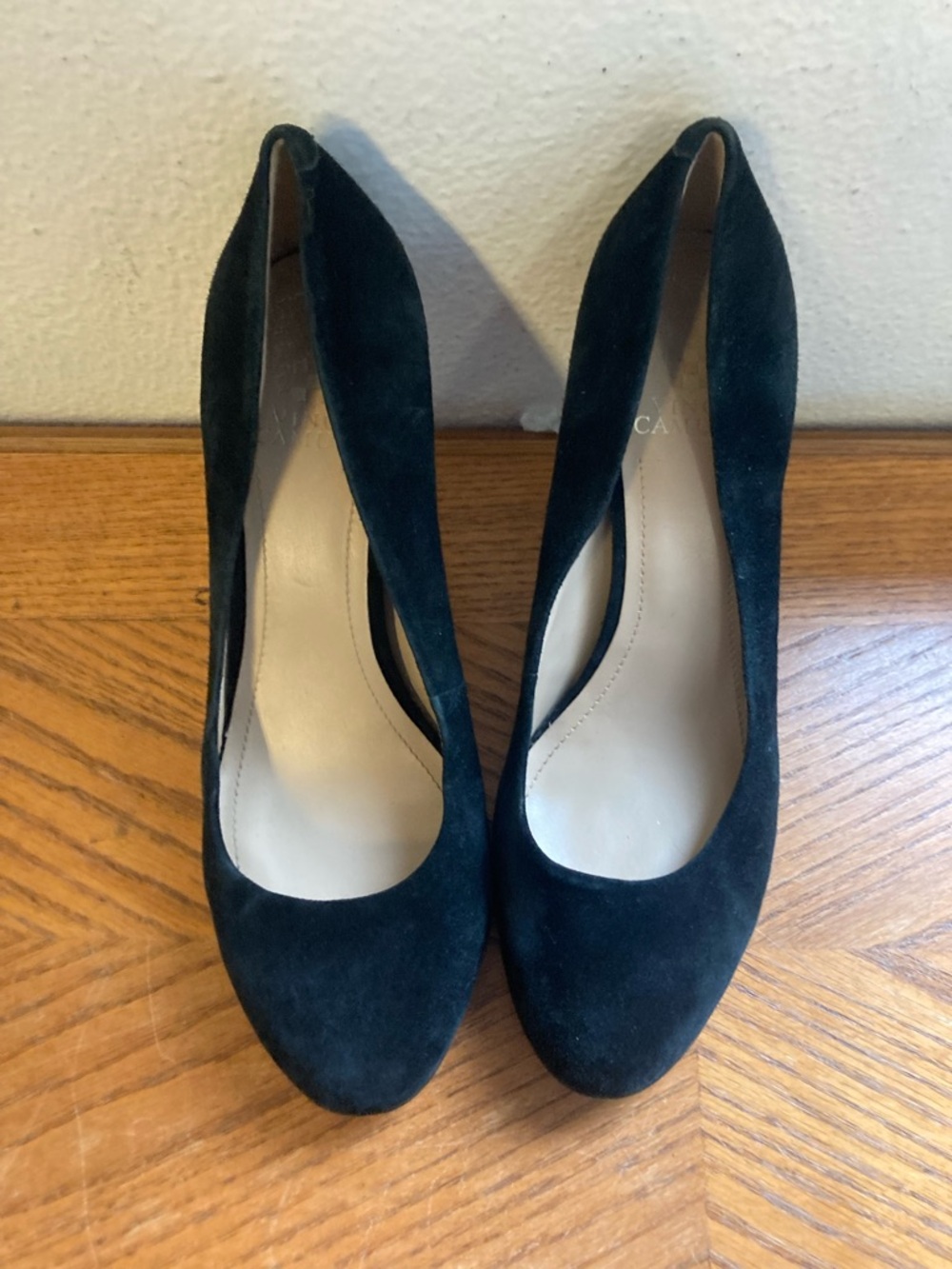 VINCE CAMUTO Black Suede Heels (9.5M)